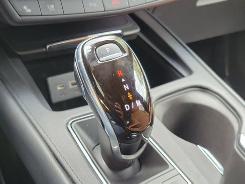 Used 2021 Cadillac XT4 Premium Luxury FWD image 25