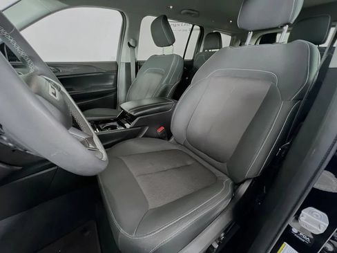 Used 2023 Jeep Grand Cherokee L Laredo AWD/4WD image 20