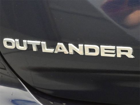 Used 2024 Mitsubishi Outlander SE image 24