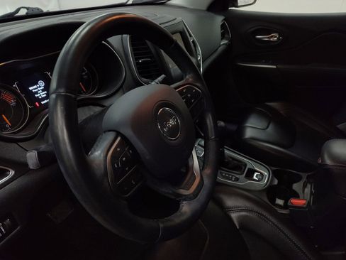 Used 2019 Jeep Cherokee Latitude Plus image 16