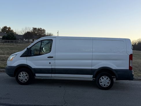 Used 2016 Ford Transit 250 130 Low Roof w/ Exterior Upgrade Package RWD image 1