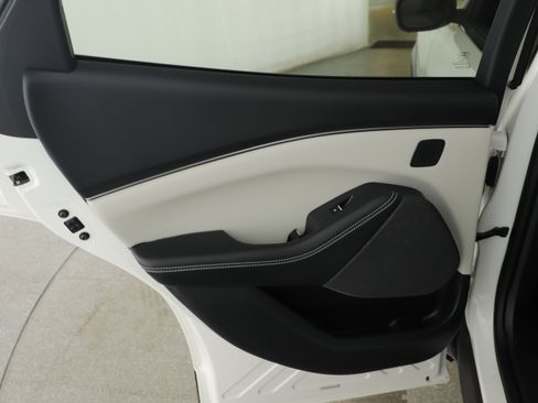 Used 2024 Ford Mustang Mach-E Premium image 19