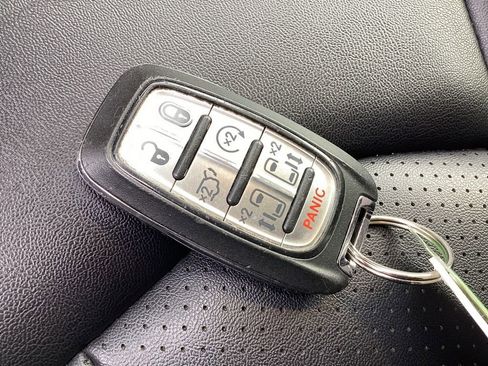 Used 2024 Chrysler Pacifica Touring-L image 36