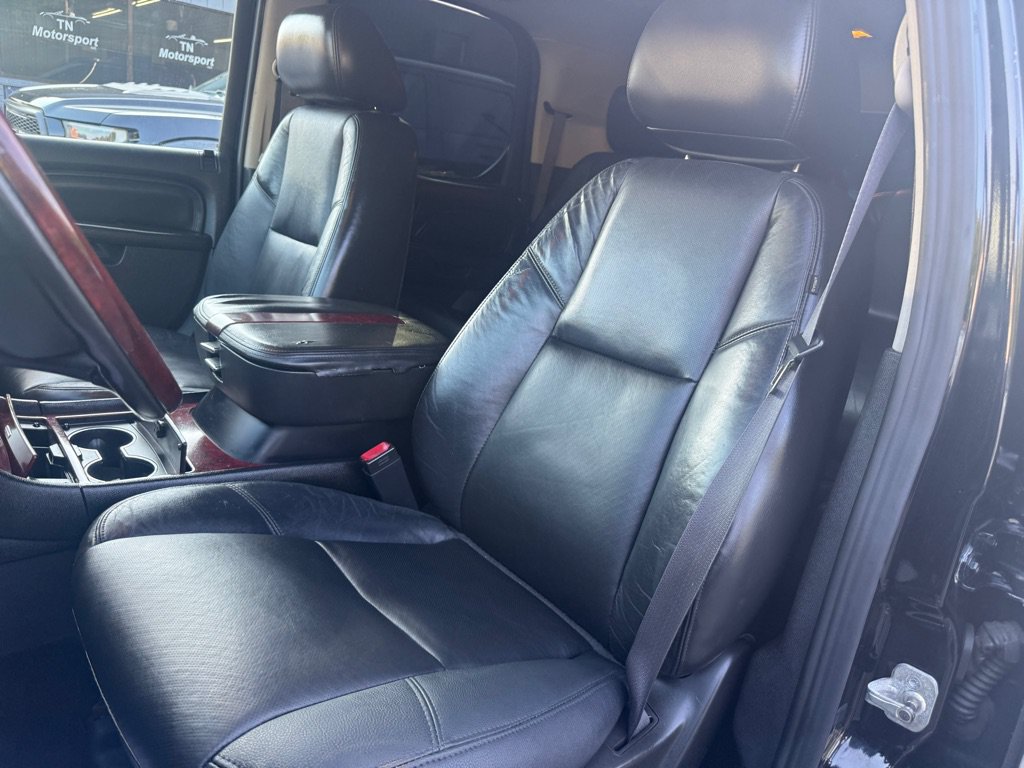 Used 2011 Cadillac Escalade AWD image 46