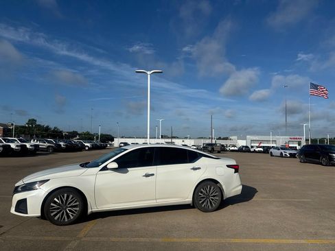 Certified 2023 Nissan Altima 2.5 SV FWD image 9