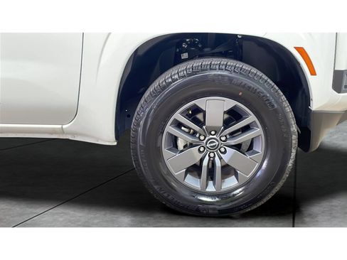Used 2025 Nissan Frontier SV AWD/4WD image 20