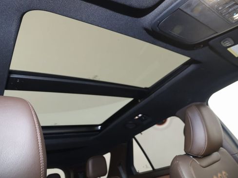 Used 2022 Ford Explorer King Ranch w/ Premium Technology Package image 11