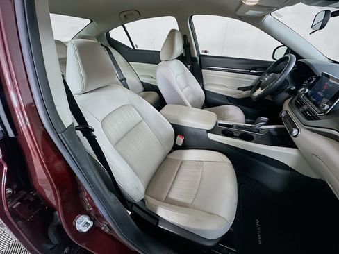 Used 2025 Nissan Altima 2.5 SV image 29