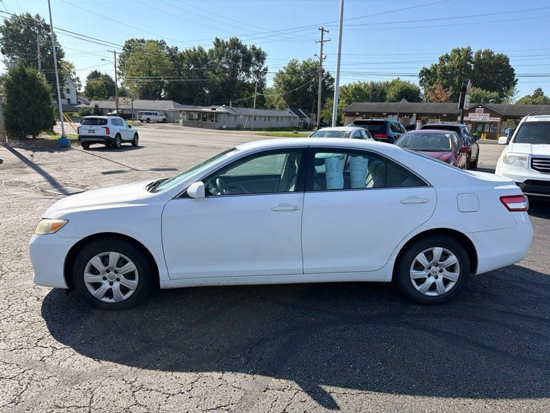 Used 2011 Toyota Camry LE FWD image 4