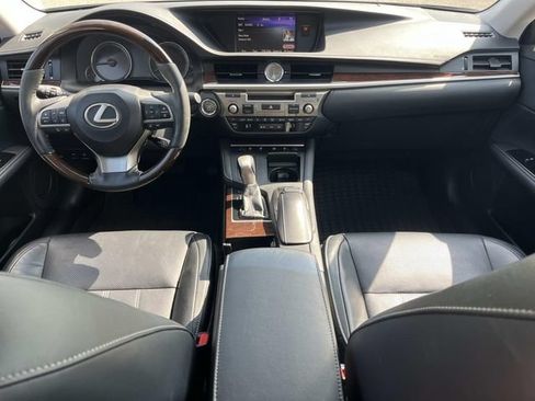 Used 2017 Lexus ES 350 w/ Luxury Package FWD image 12