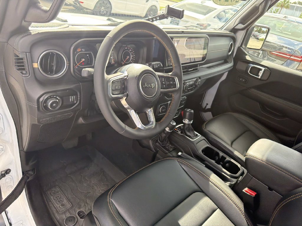 Used 2024 Jeep Wrangler Unlimited Sahara w/ Technology Group AWD/4WD image 17