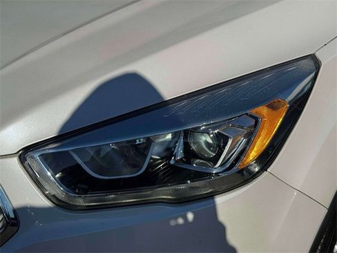 Used 2017 Ford Escape Titanium image 8