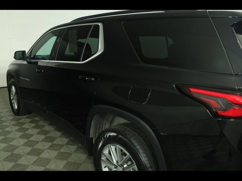 Used 2023 Chevrolet Traverse LT FWD image 18