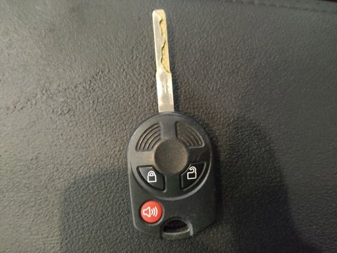 Used 2017 Ford Escape SE w/ SE Sport Appearance Package image 32