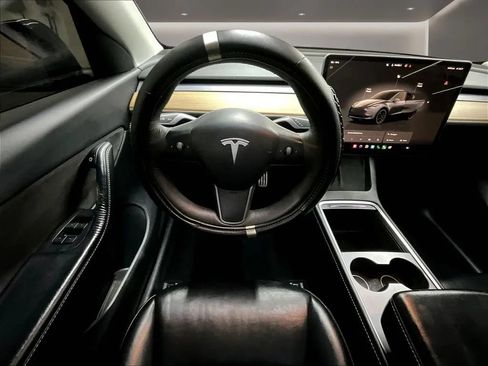 Used 2022 Tesla Model Y Performance AWD/4WD image 10