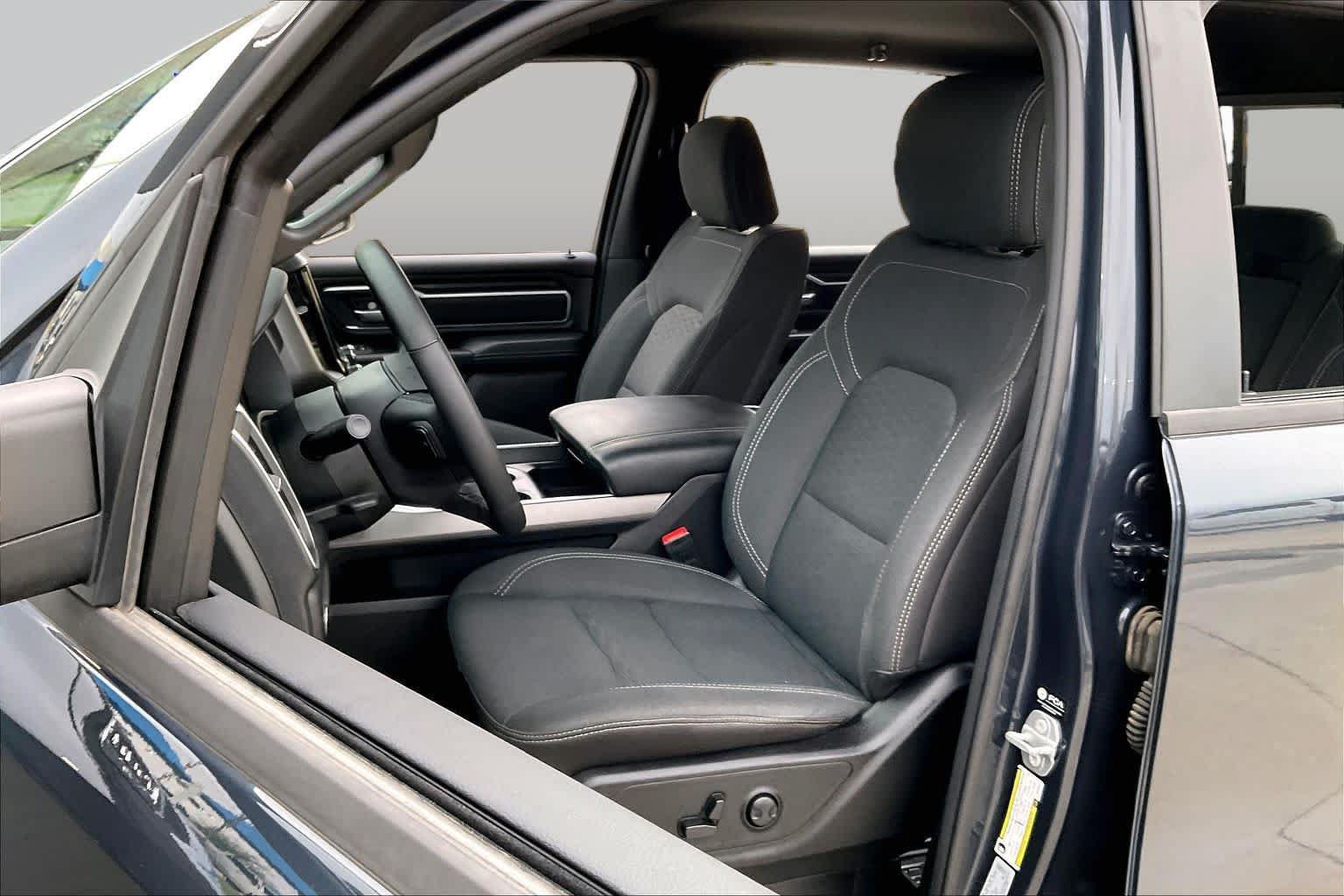Used 2025 RAM 1500 Big Horn AWD/4WD image 8
