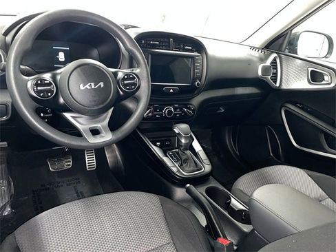 Used 2025 Kia Soul LX image 17