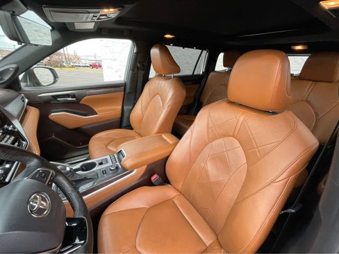 Used 2021 Toyota Highlander Platinum image 22