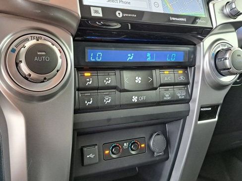 Used 2023 Toyota 4Runner Limited AWD/4WD image 17