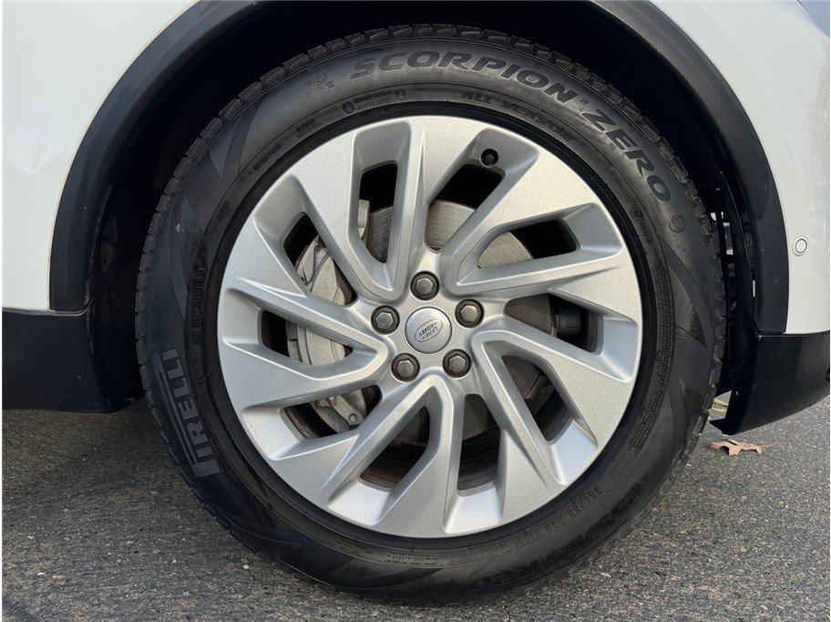 Used 2024 Land Rover Discovery S AWD/4WD image 24