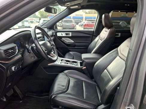 Certified 2021 Ford Explorer Platinum w/ Equipment Group 601A image 12