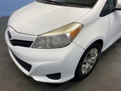 Used 2012 Toyota Yaris 4-Door Hatchback image 42