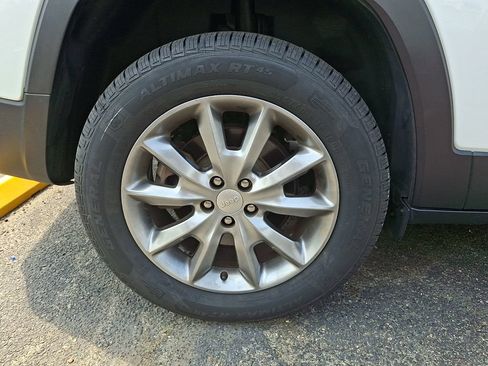 Used 2018 Jeep Cherokee Limited AWD/4WD image 7