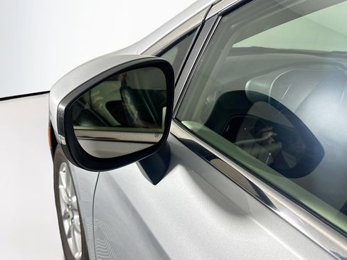 Used 2023 Chrysler Pacifica Touring-L image 16