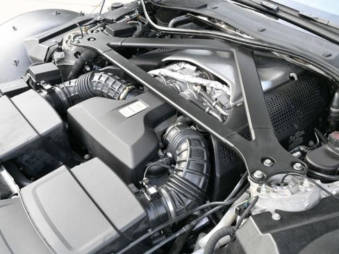 Used 2019 Aston Martin V8 Vantage Coupe image 45
