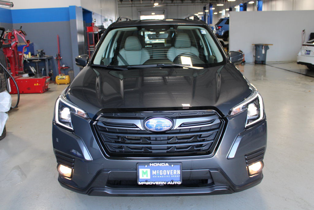 Used 2023 Subaru Forester Limited AWD/4WD image 2