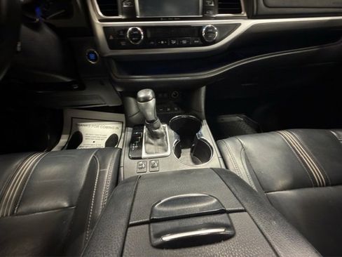 Used 2018 Toyota Highlander SE image 14