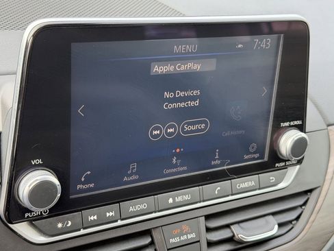 Used 2025 Nissan Altima 2.5 SV FWD image 17