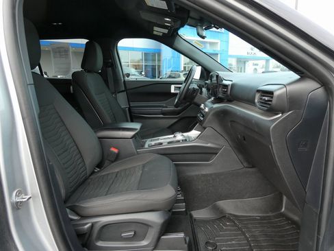 Used 2020 Ford Explorer XLT w/ Class III Trailer Tow Package image 13