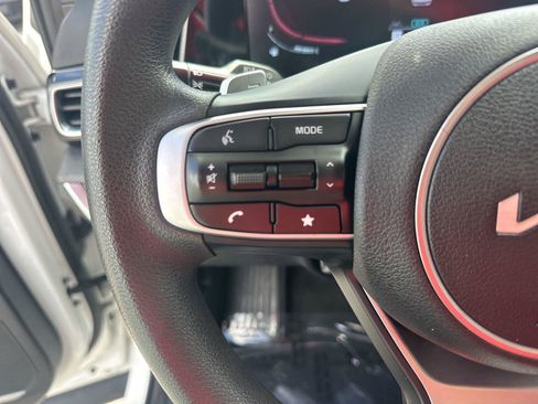 Used 2025 Kia Sportage LX FWD image 11