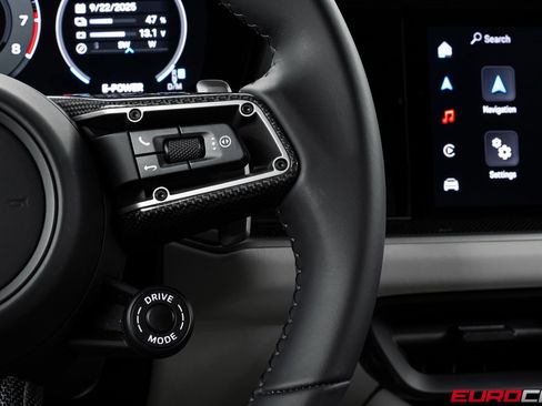 Used 2025 Porsche Cayenne Turbo image 30