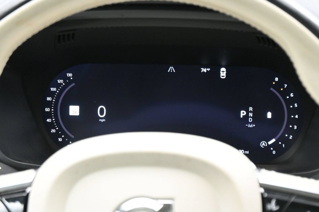 Used 2023 Volvo XC60 B5 Plus FWD image 17