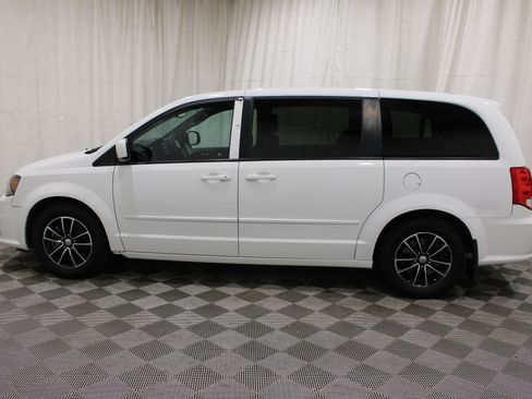Used 2017 Dodge Grand Caravan SE FWD image 29