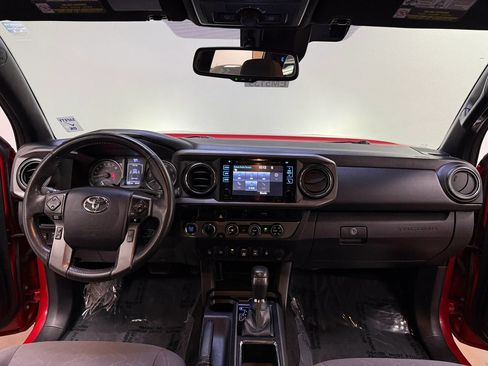 Used 2018 Toyota Tacoma TRD Off-Road w/ Technology Package AWD/4WD image 14