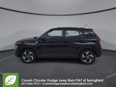 Used 2025 Hyundai Venue SEL FWD image 9