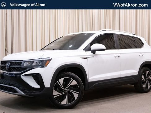 Used 2023 Volkswagen Taos SE image 1