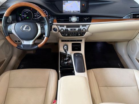 Used 2015 Lexus ES 300h w/ Navigation System Package FWD image 3