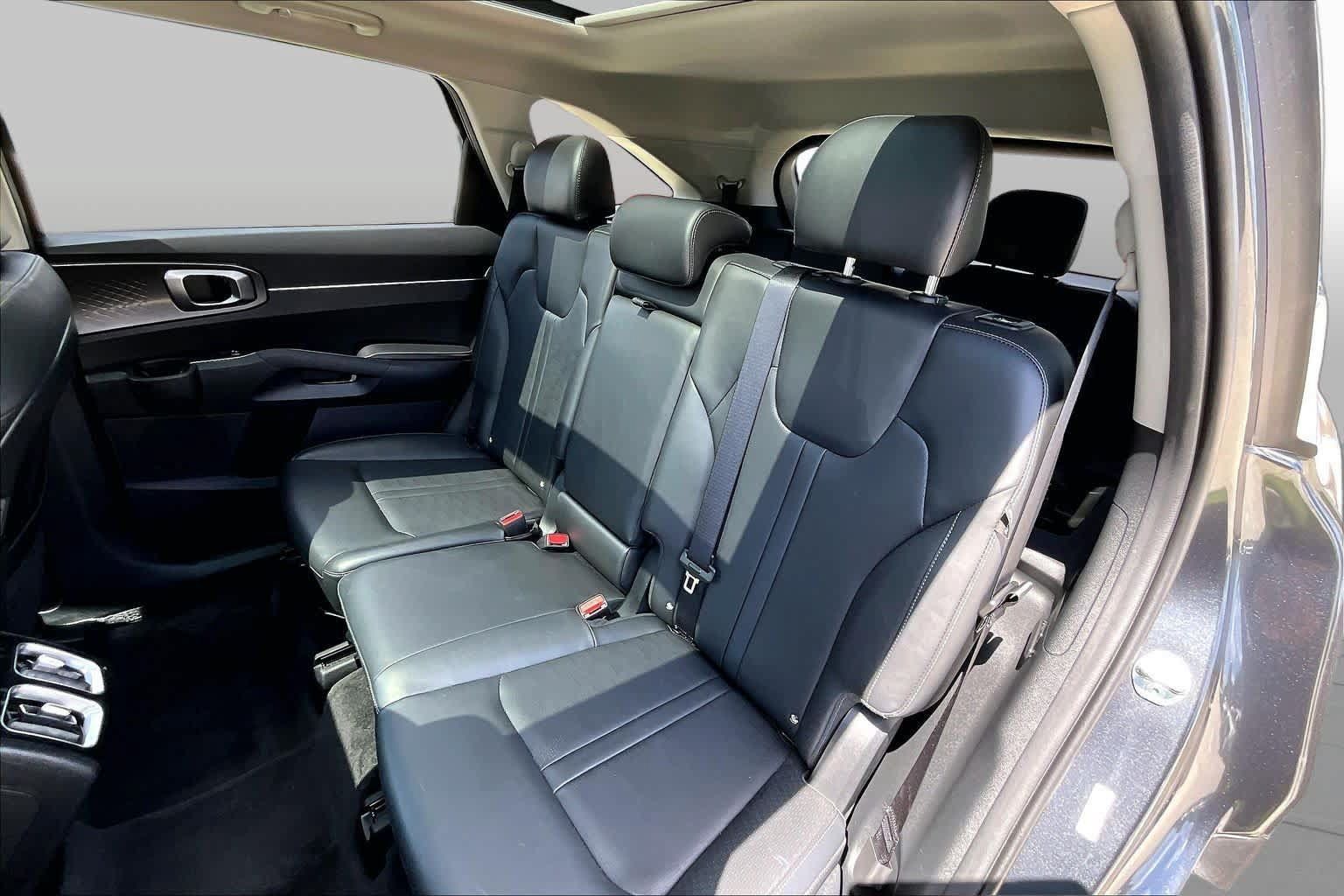 Used 2024 Kia Sorento S w/ Panoramic Sunroof Package FWD image 18