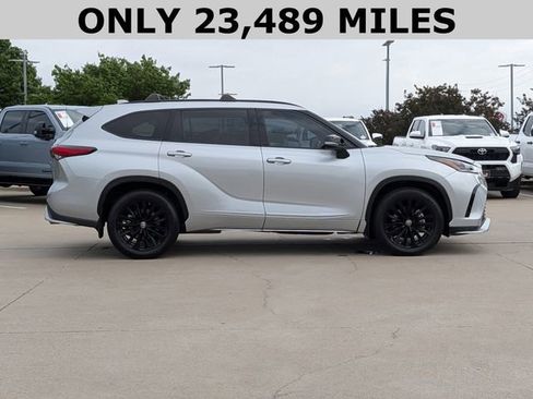 Used 2023 Toyota Highlander XSE image 4