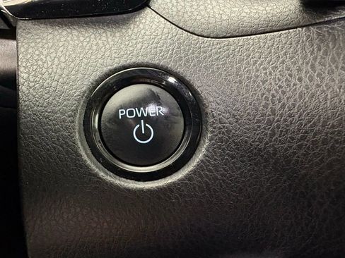 Used 2025 Toyota Camry SE image 30