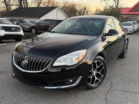 Used 2017 Buick Regal Sport Touring image 2