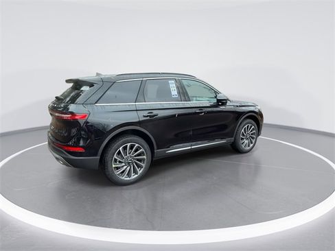 New 2026 Lincoln Corsair Reserve image 8