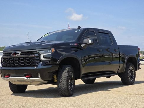 Used 2024 Chevrolet Silverado 1500 ZR2 w/ Technology Package AWD/4WD image 19