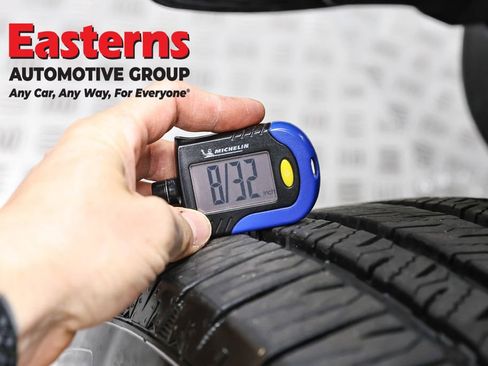 Used 2025 Jeep Wrangler Unlimited Sahara AWD/4WD image 27