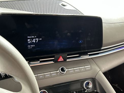 Used 2024 Hyundai Elantra SEL image 17