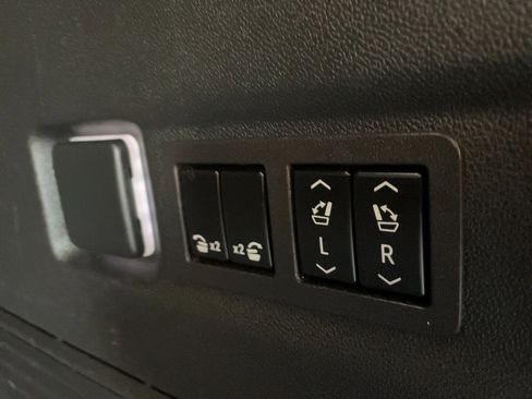 Used 2023 GMC Yukon XL Denali w/ Denali Reserve Package image 23